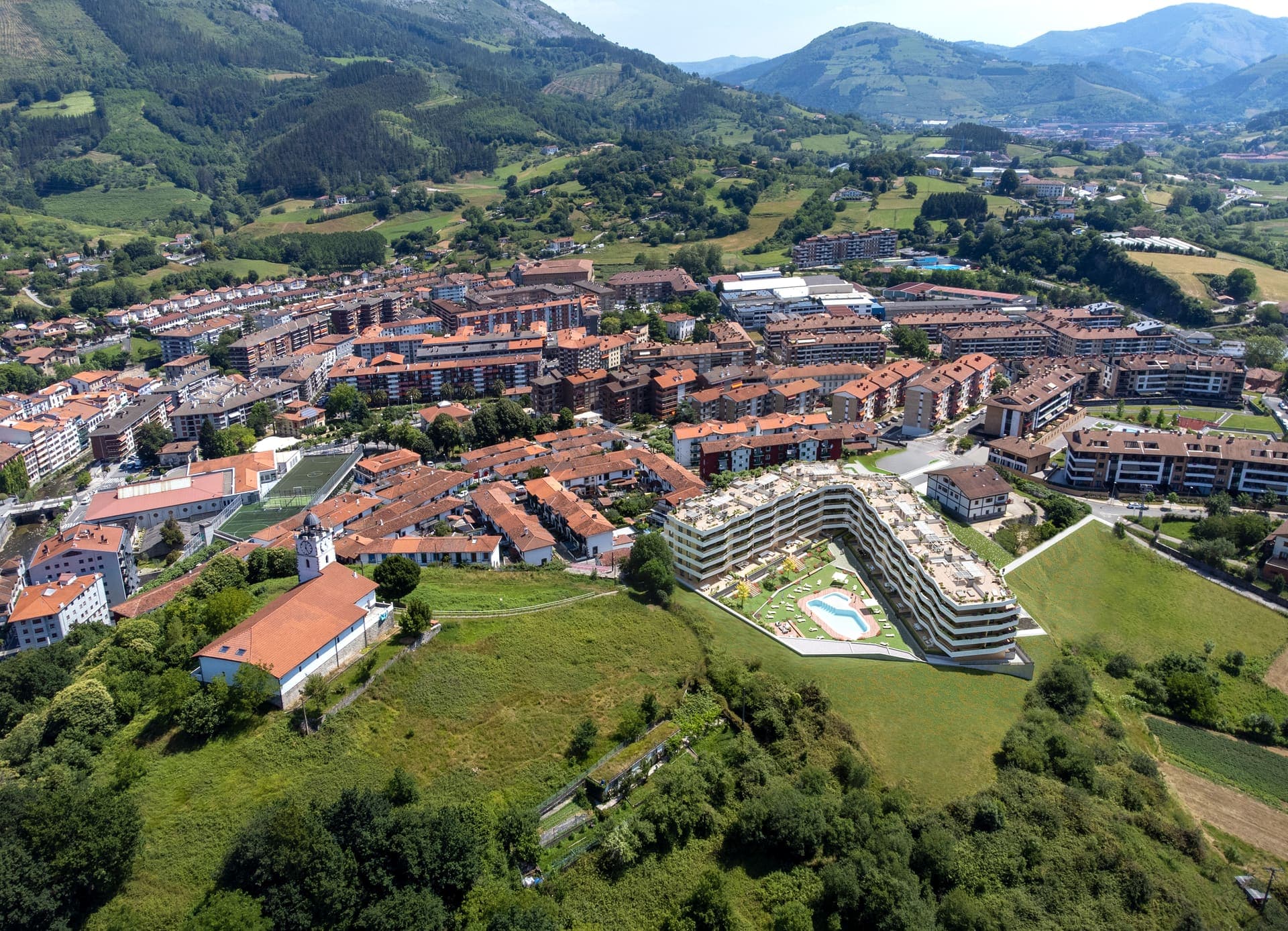 Imagen /content/gurutzeaga-azkoitia/Gurutzeaga_Drone_0089_Con_Sociedad.jpg del proyecto Gurutzeaga