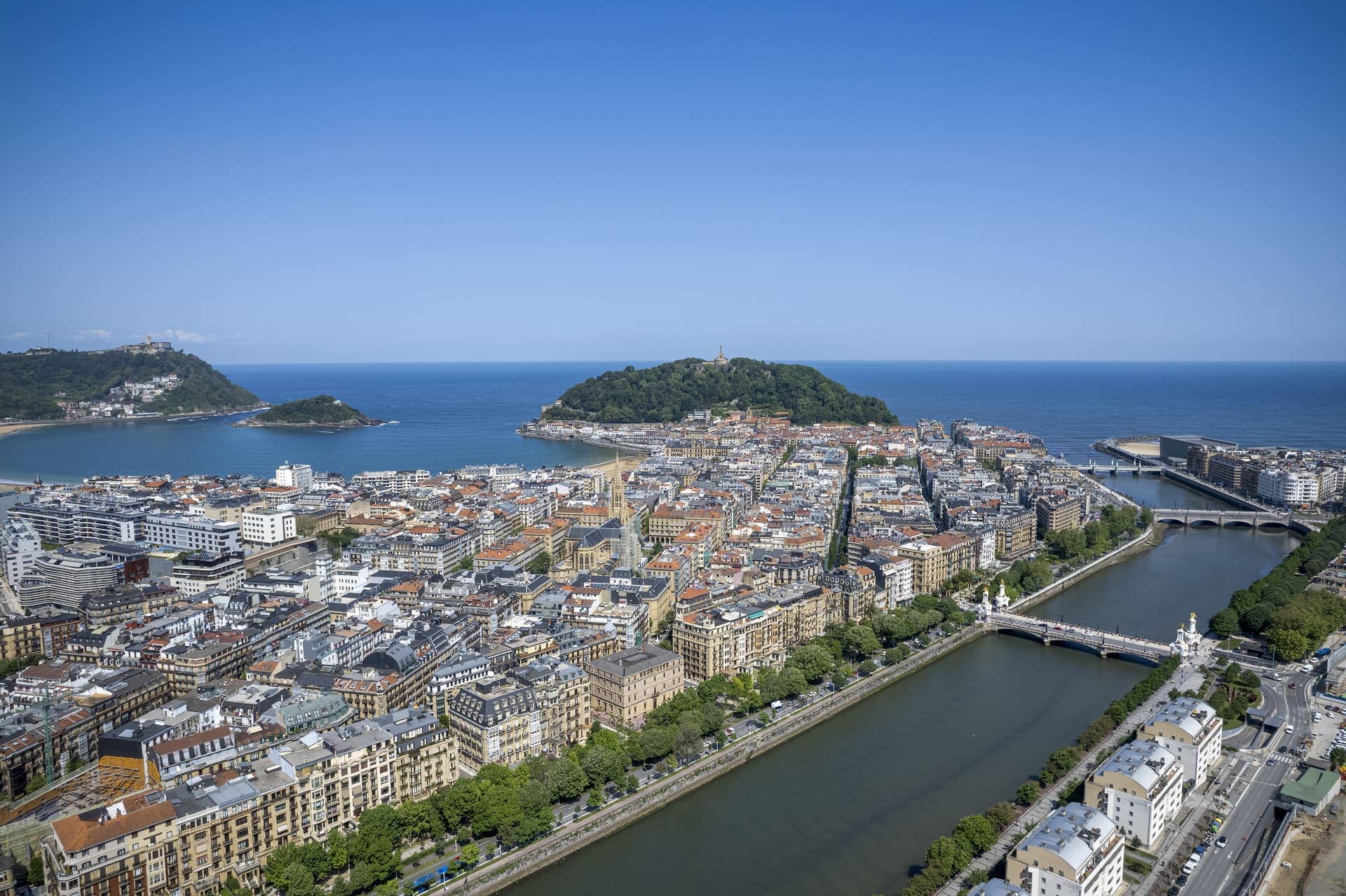 Imagen /content/moraza-donostia/Moraza_Exterior_Drone_1080 Tarde_Final.jpg del proyecto Residencial Moraza